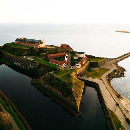 Faestningens Acomodação com café da manhã Varberg Exterior foto